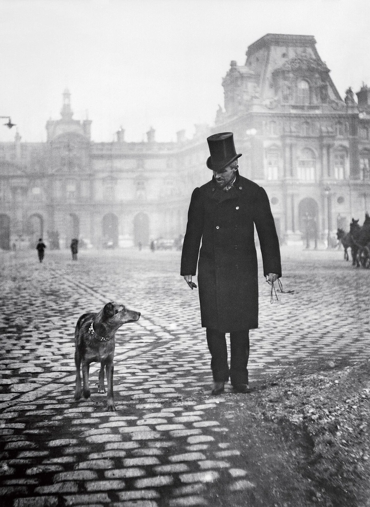 Gustave Caillebotte en zijn hond, gefotografeerd door Martial Caillebotte in 1892.