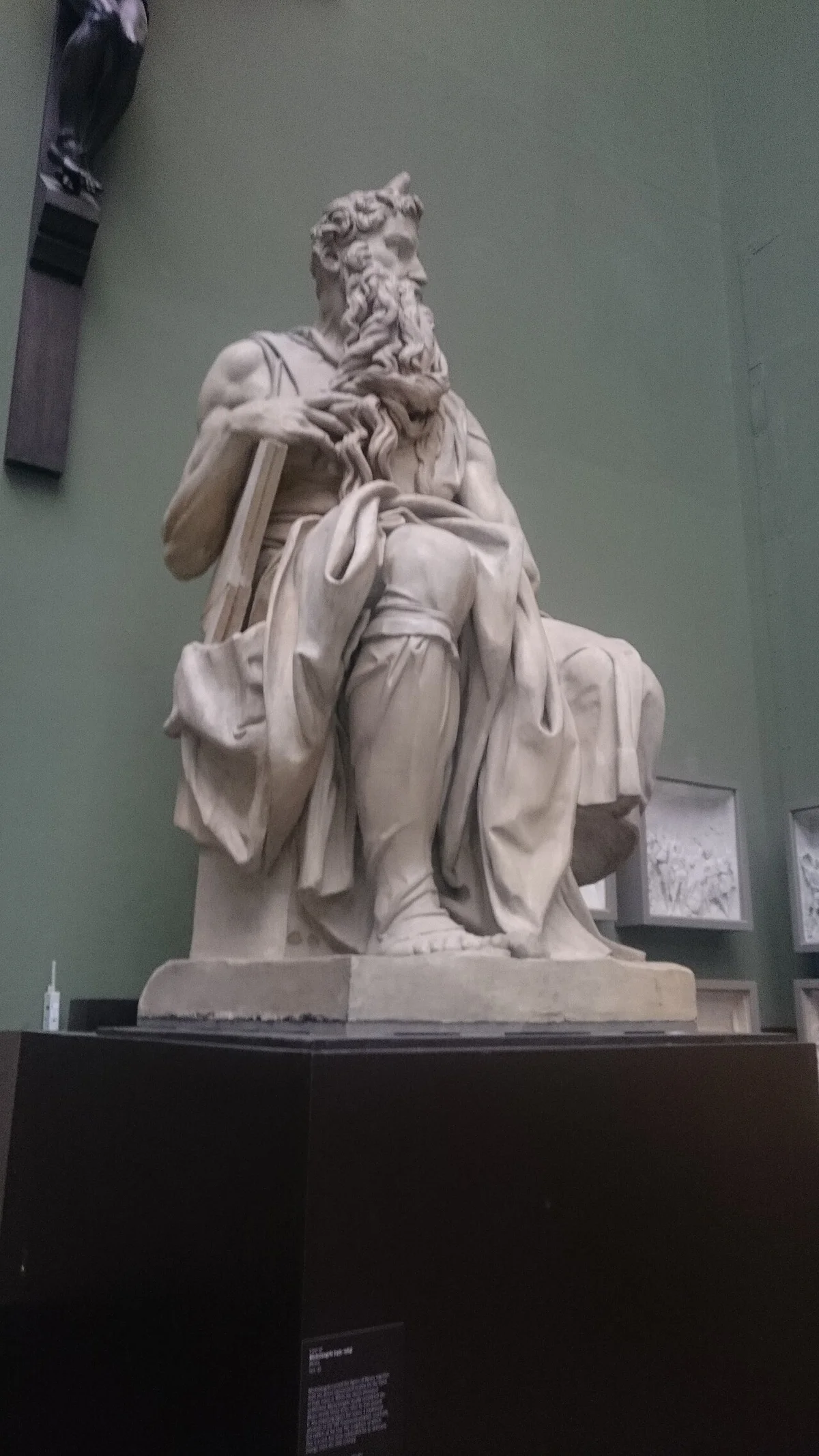 Gipsafgietsel van Michelangelo’s Mozes in de Cast Courts van het V&A.