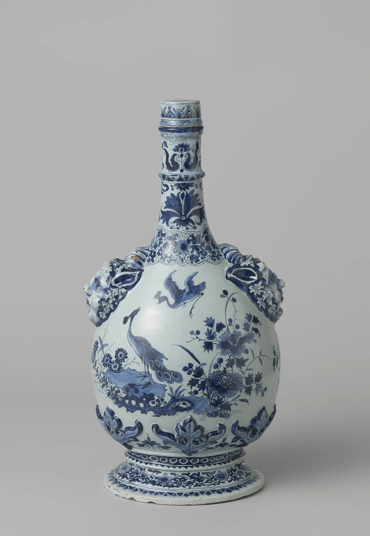 Delftse fles beschilderd met vogels in een landschap. Rijksmuseum.