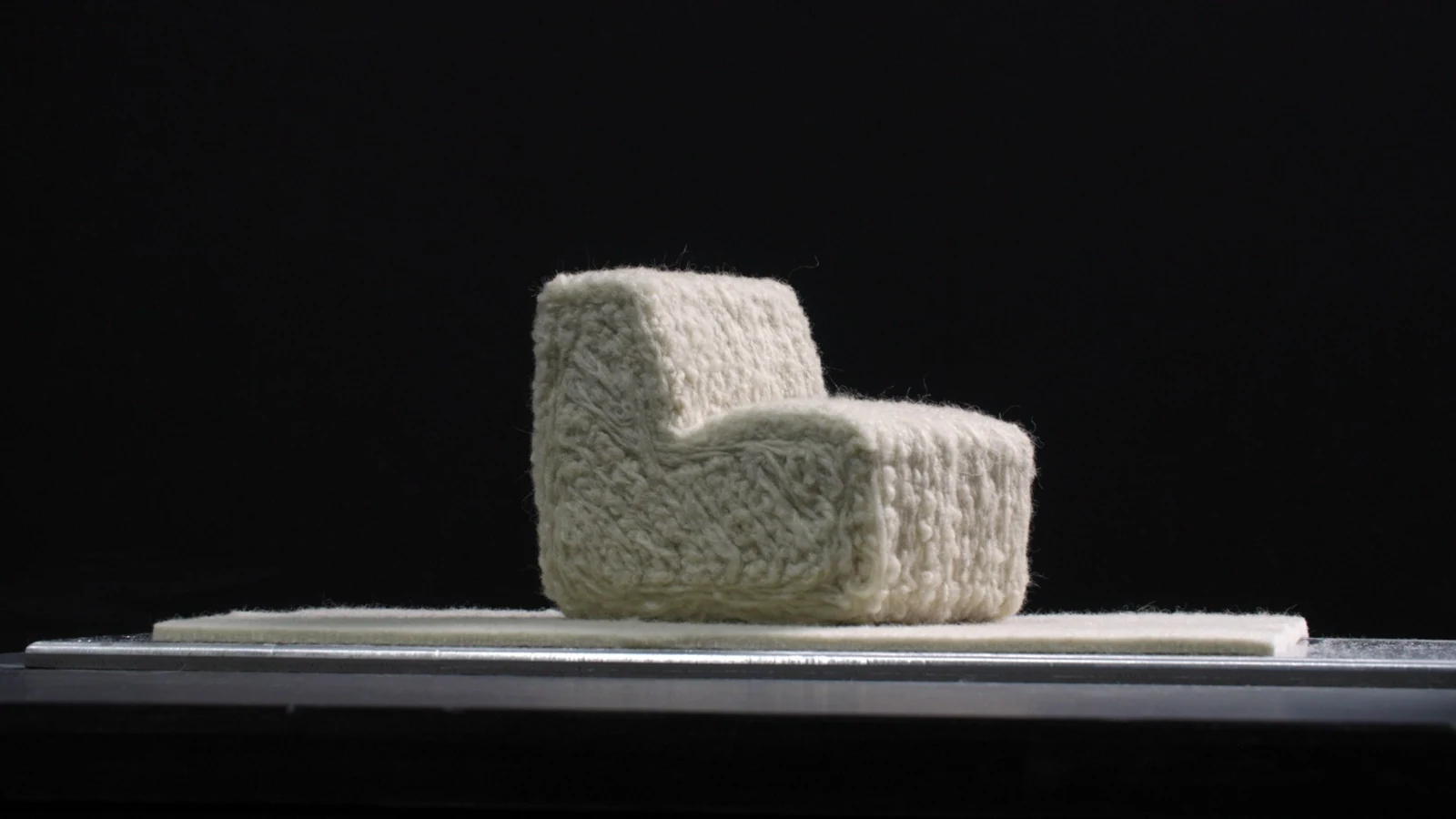 Maßstabsmodell des WOBOT Chair von Christien Meindertsma, eigens für das Zuiderzeemuseum angefertigt.