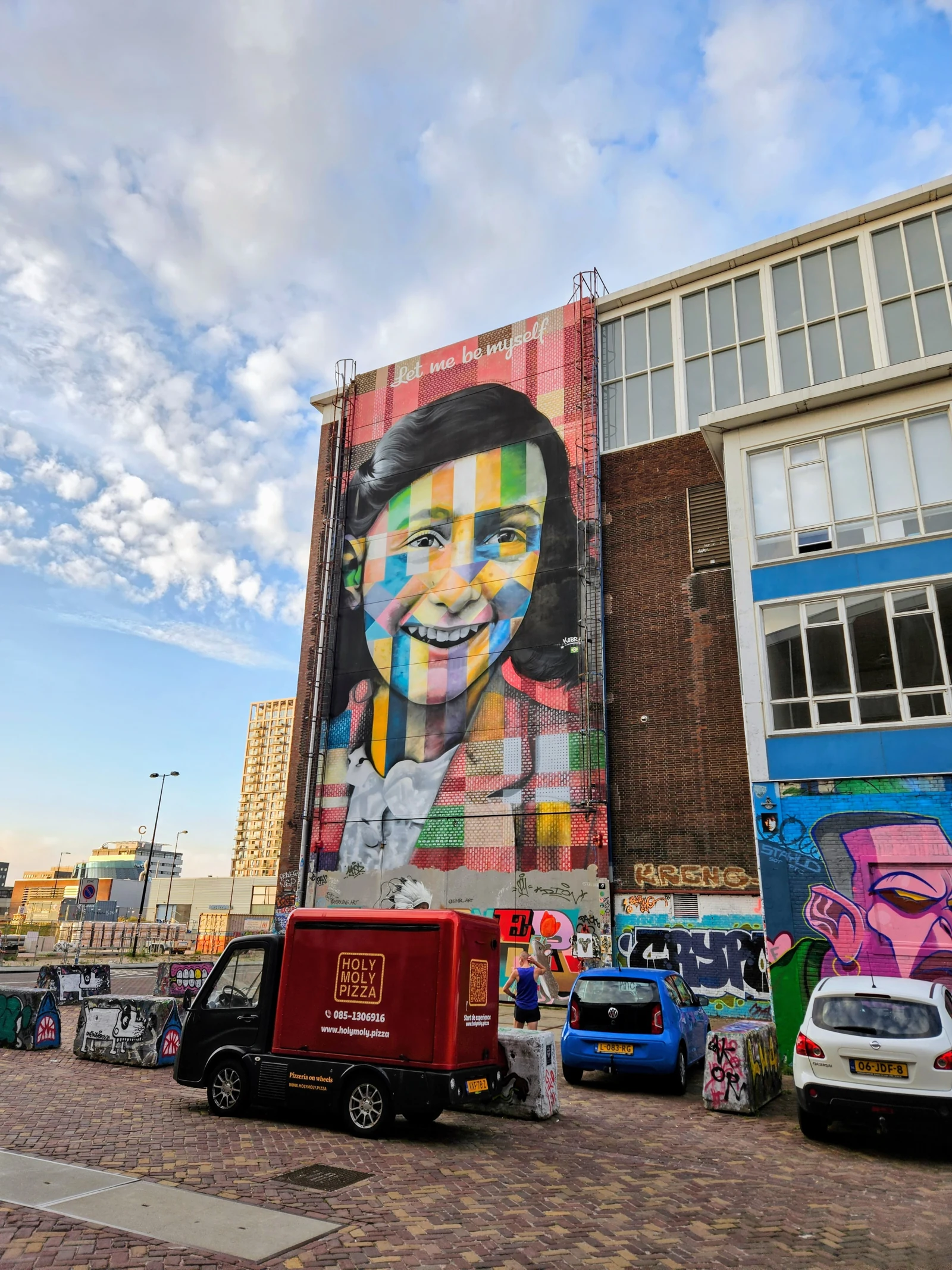 Het gebouw van STRAAT Museum in Amsterdam in 2024; geen zaalbeeld van ART IS NOT A CRIME.