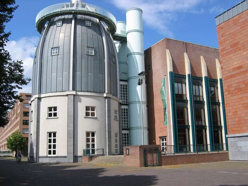 Het Bonnefantenmuseum in Maastricht, gefotografeerd in 2004; geen beeld van de tentoonstelling.
