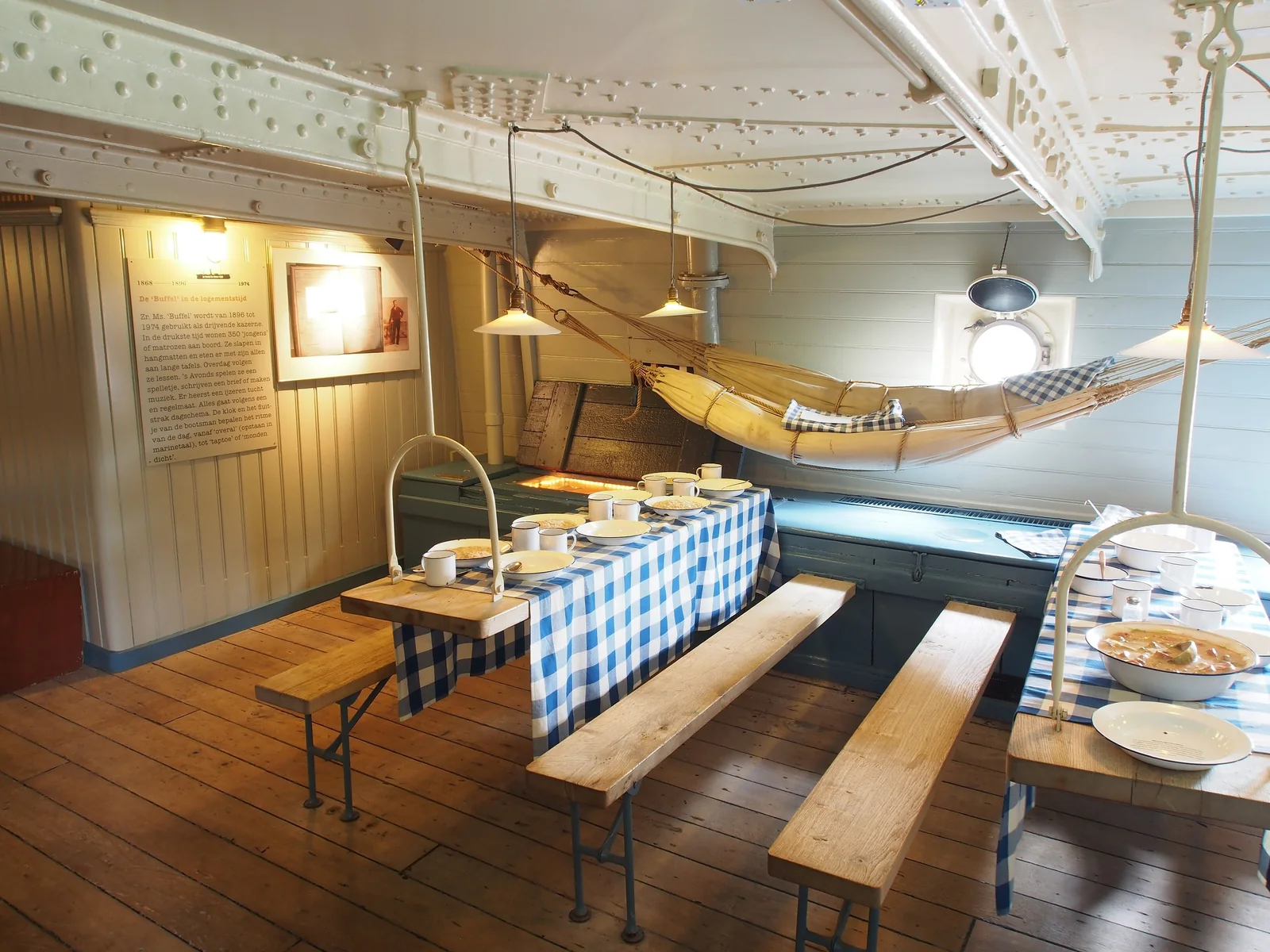 De schaftruimte van museumschip Buffel.