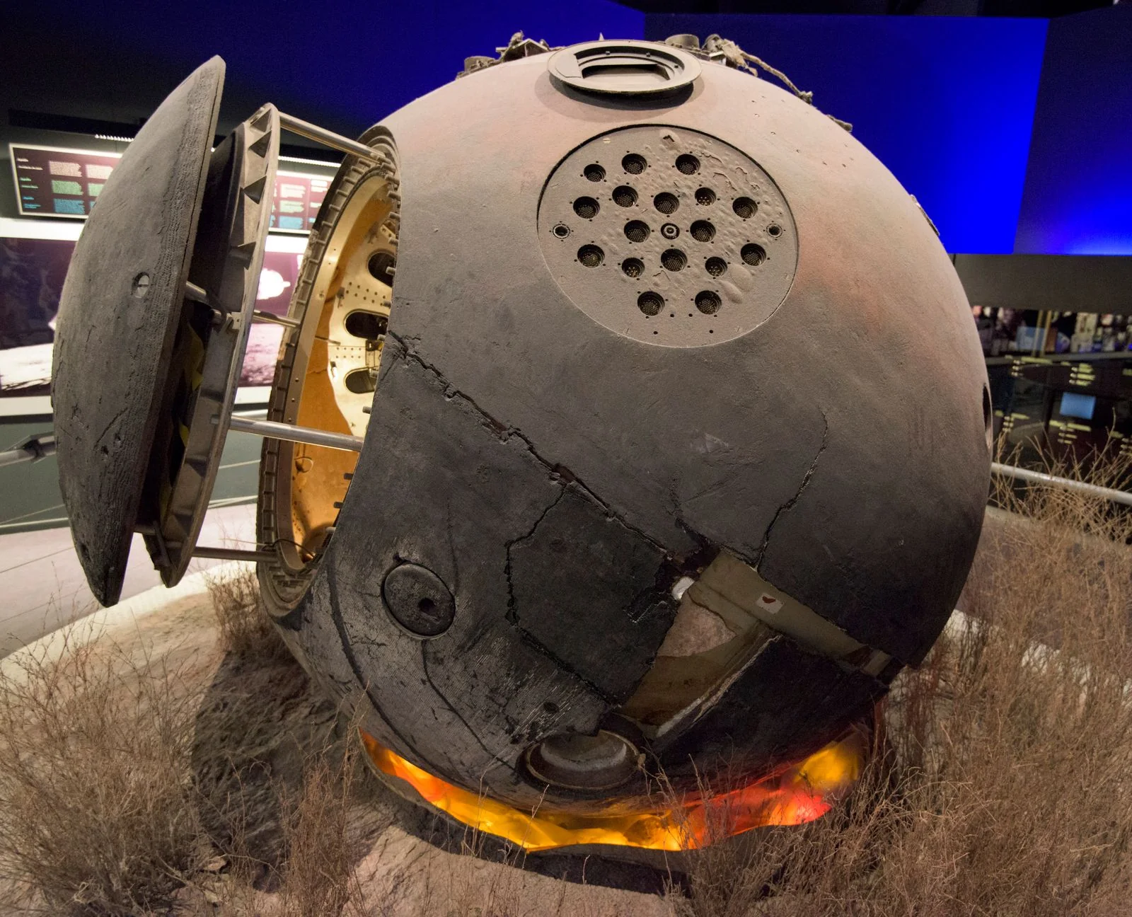 Een ruimtecapsule in Space Expo.