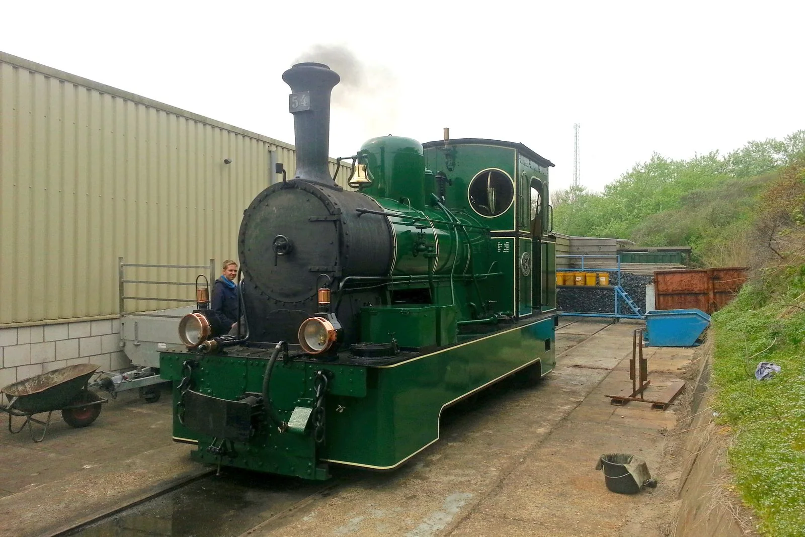 Historisch spoorvoertuig in het depot van RTM Ouddorp.