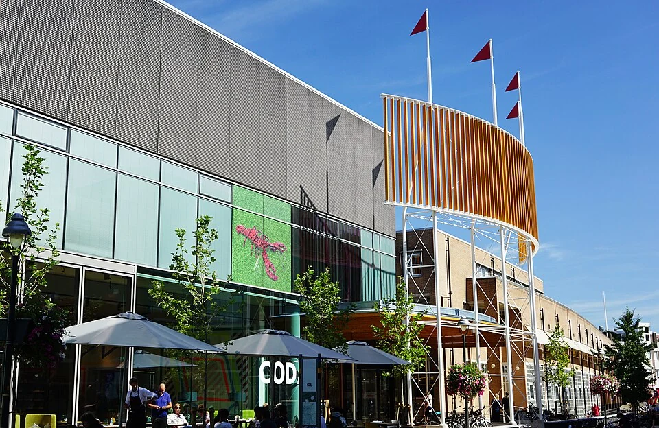 De centrale entree van CODA in Apeldoorn. Archieffoto augustus 2019; geen opname van het Kinderboekenweekfeest in 2026.