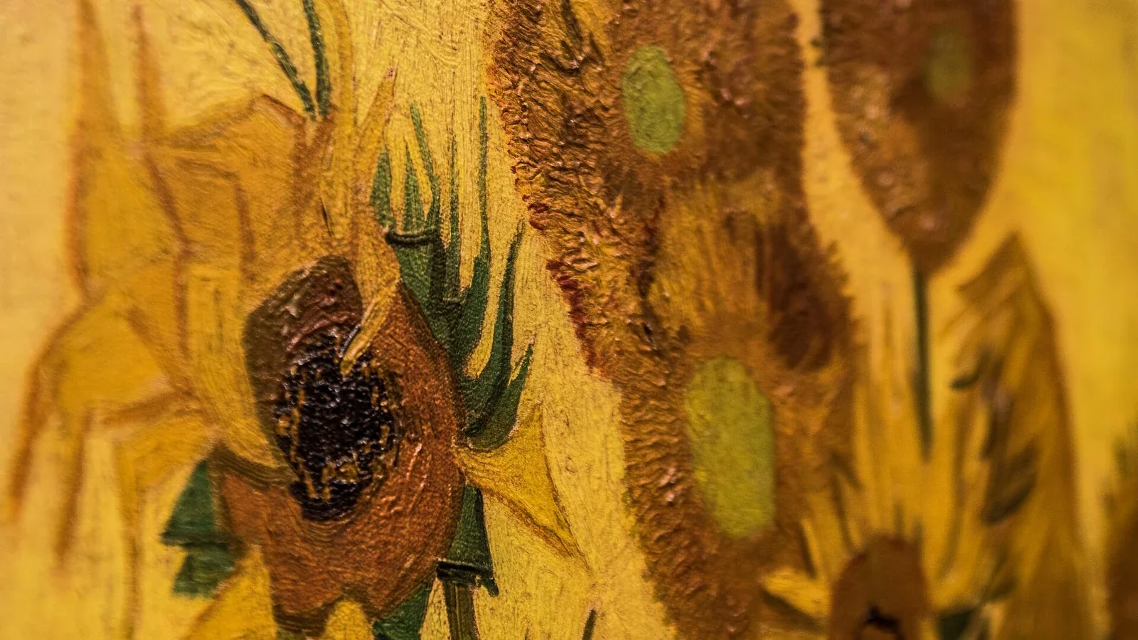 Detail van verf op een Zonnebloemen-schilderij.
