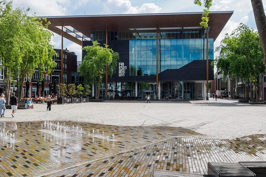Bâtiment du Fries Museum à Leeuwarden.