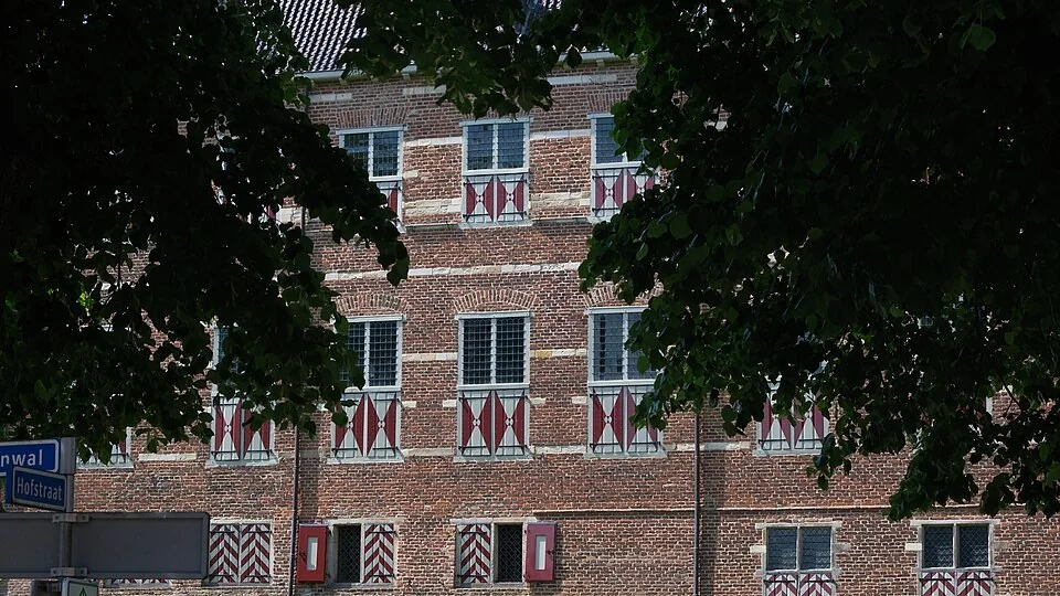 Huis Bergh, kasteelgevel