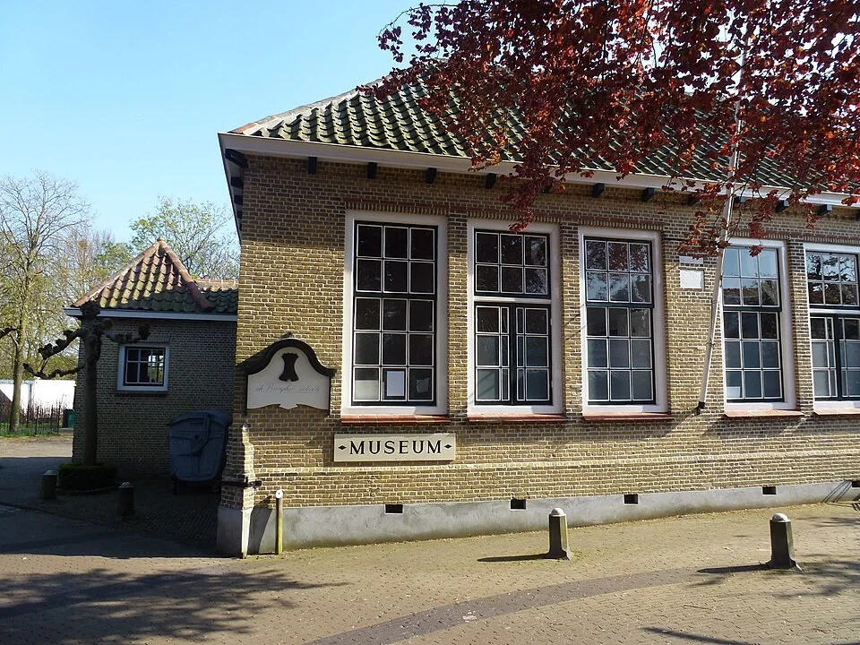Burghse Schoole, schoolgebouw