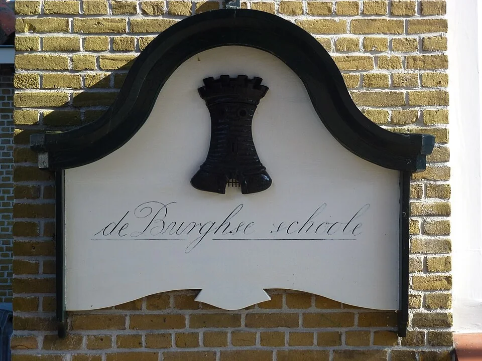 Burghse Schoole, gevelbord
