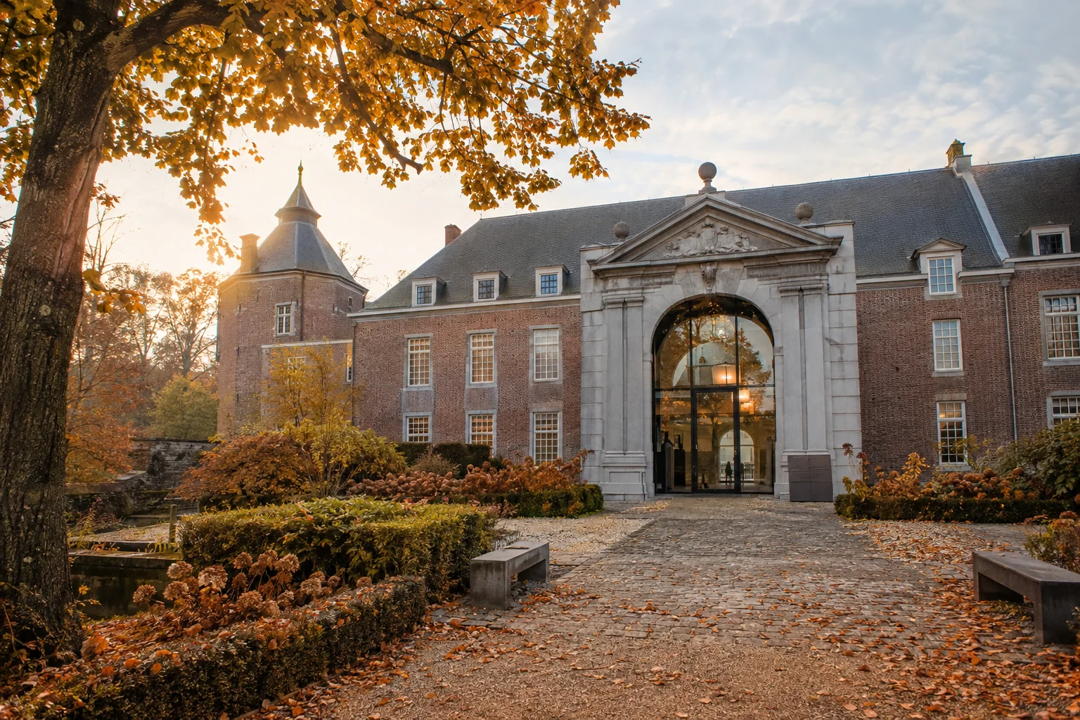 Ein fiktiver Museumseingang im Süden der Niederlande; keines der genannten Museen ist abgebildet.