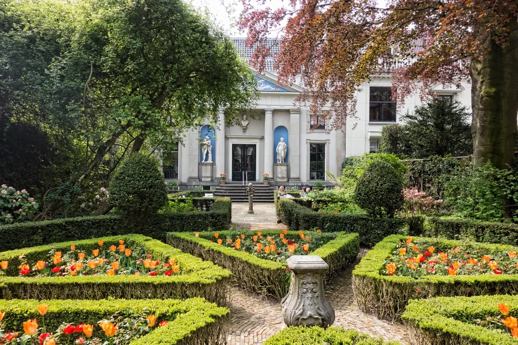 Garden of Museum Van Loon overlooking the coach house.