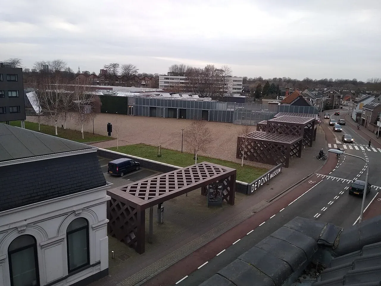 Overzicht van het museumterrein van De Pont vanaf een hoger standpunt.