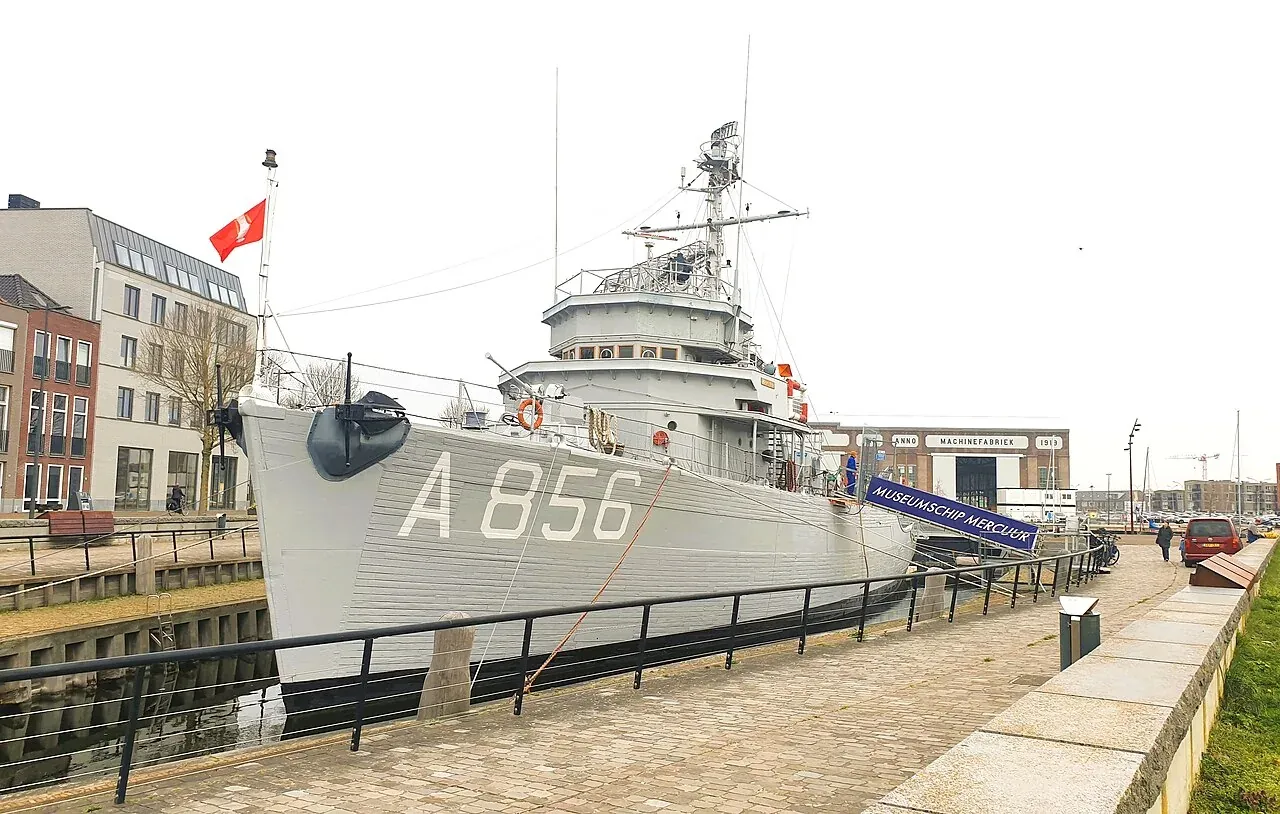 Museumsschiff Mercuur am Kai in Vlissingen.