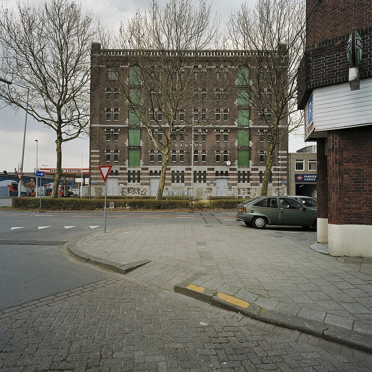 Archieffoto van Pakhuis Santos in Rotterdam, vóór de huidige museuminrichting.
