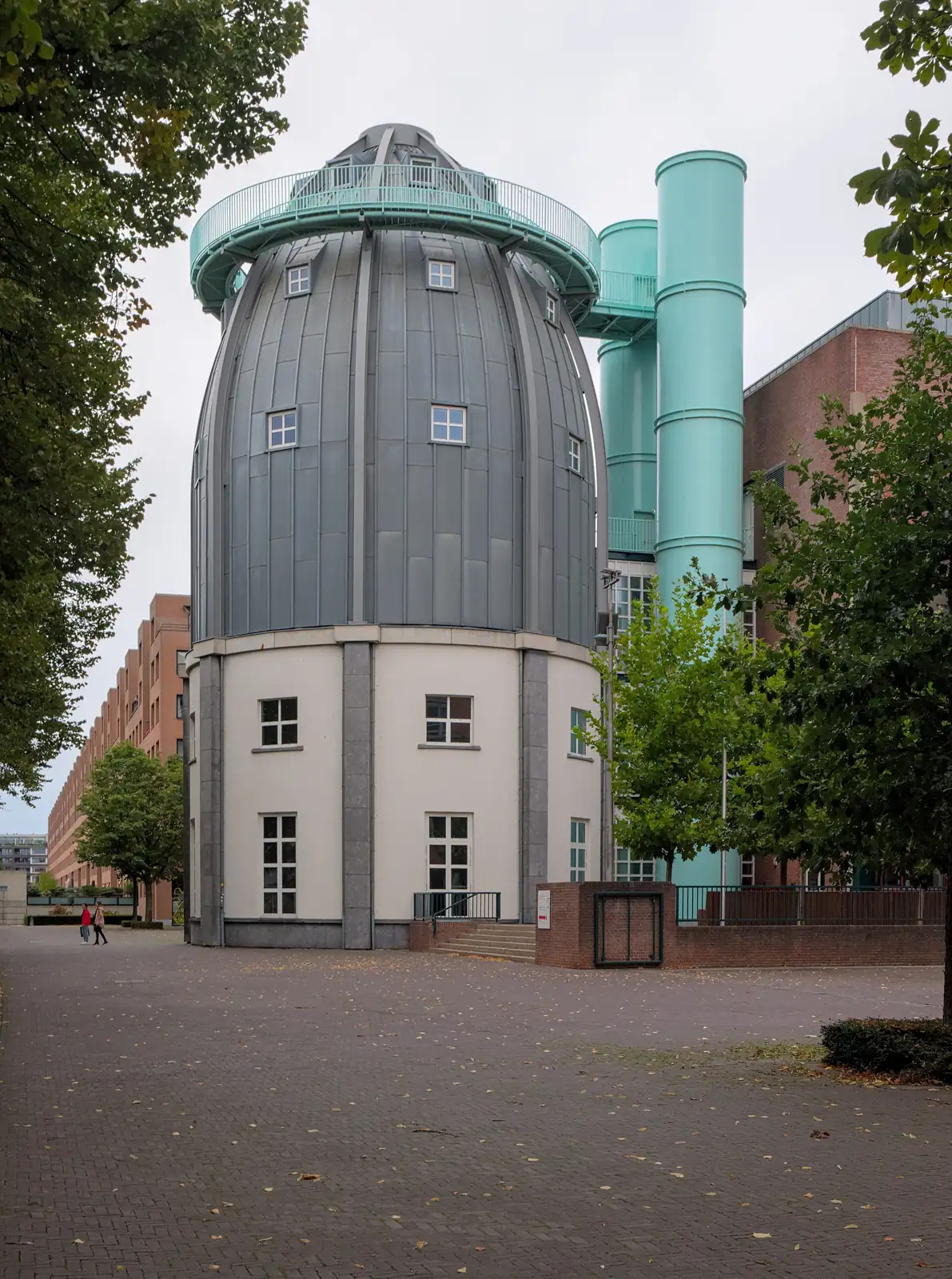 Zinkverkleideter Kuppelturm des Bonnefanten in Maastricht.